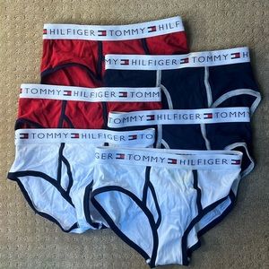 6 Tommy Hilfiger Briefs, Boys XL/Men’s Small (28-30”)